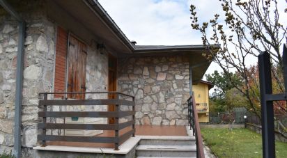 Casa indipendente 17 locali di 280 m² in L'Aquila (67100)