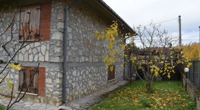 Casa indipendente 17 locali di 280 m² in L'Aquila (67100)