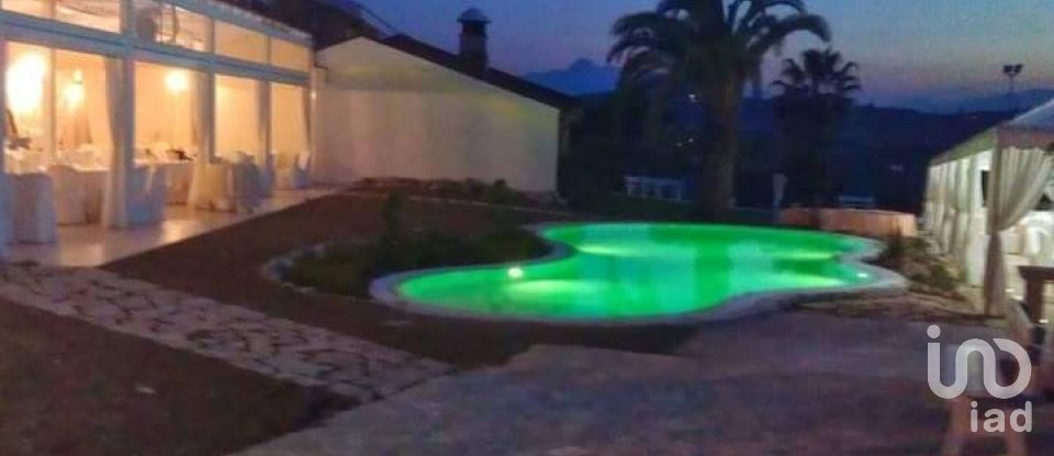 Hotel-ristorante di 760 m² in Mosciano Sant'Angelo (64023)