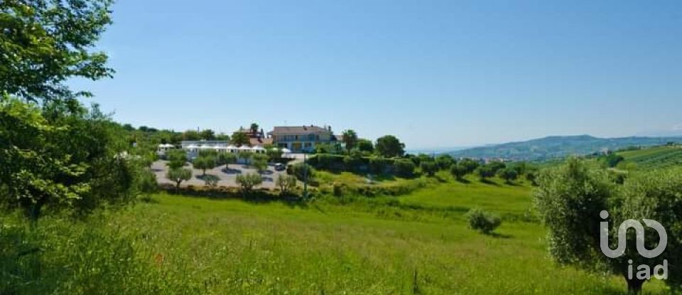 Hotel-restaurant of 760 m² in Mosciano Sant'Angelo (64023)
