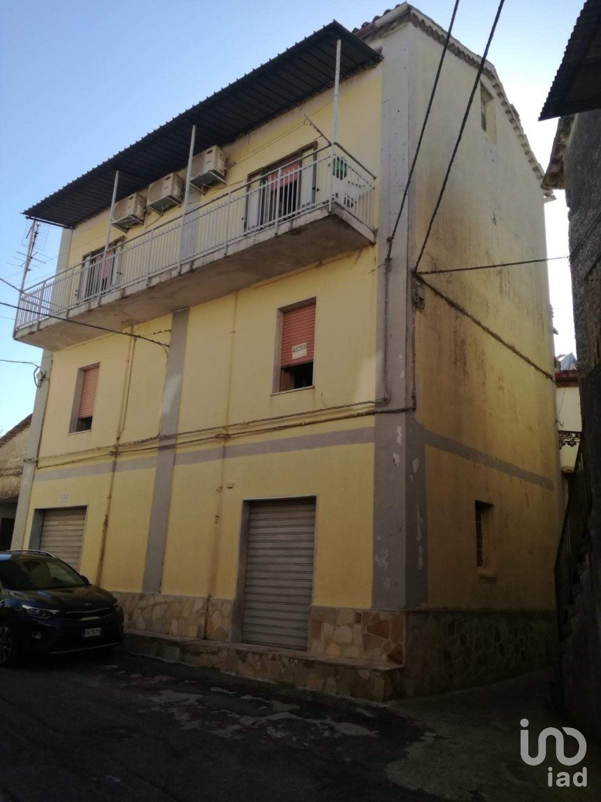 Appartamento 6 locali di 135 m² a Carolei (87030)