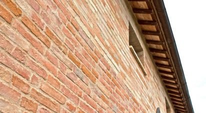 Attività locali di 570 m² in Treia (62010)