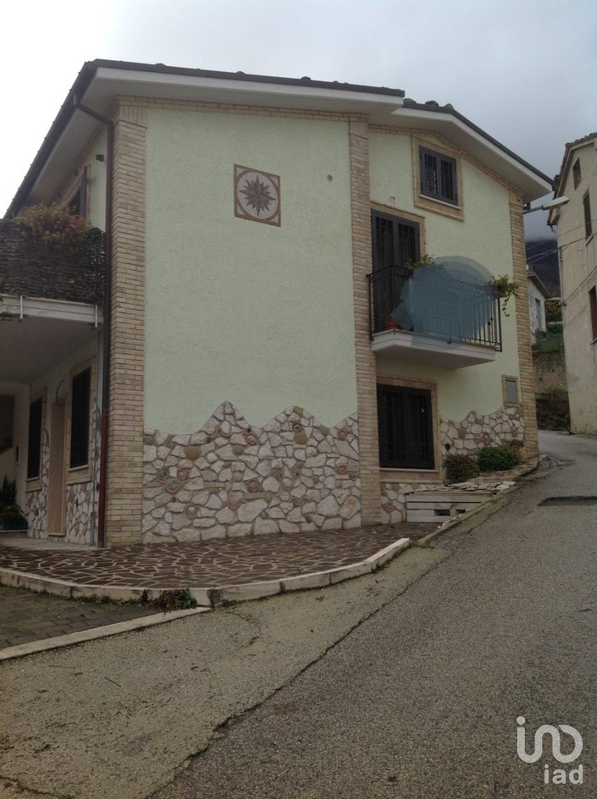 Block of flats in Isola del Gran Sasso d'Italia (64045) of 270 m²