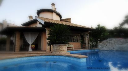 Abitazione 11 locali di 465 m² in Pineto (64025)