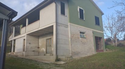 House 9 rooms of 227 m² in Notaresco (64024)