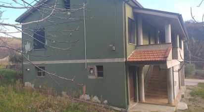 House 9 rooms of 227 m² in Notaresco (64024)