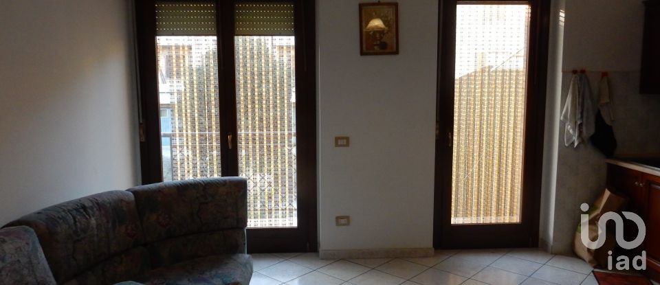 Apartment 6 rooms of 95 sq m in Colmurano (62020)