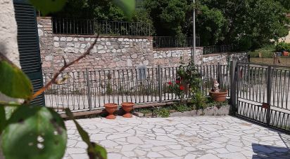 Townhouse 5 rooms of 125 m² in Foligno (06034)