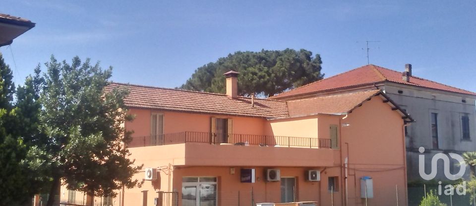 Apartment 7 rooms of 151 sq m in Morro d'Oro (64020)