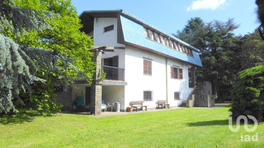 Town house 12 rooms of 550 m² in Cuorgnè (10082)