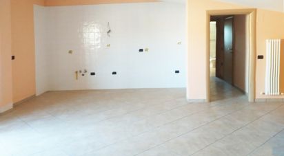 Attico / Mansarda / Loft 6 locali di 135 m² a Bellante (64020)