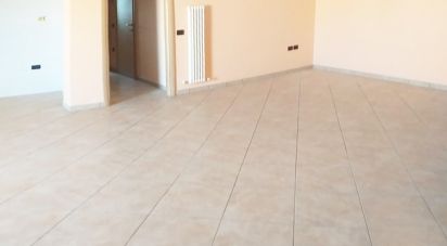 Loft 6 locali di 135 m² a Bellante (64020)