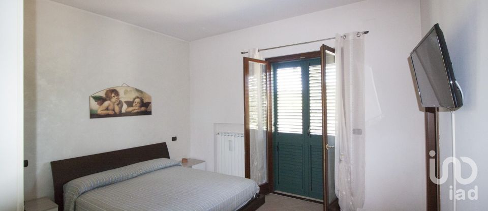 Lodge 17 rooms of 343 m² in Roseto degli Abruzzi (64026)