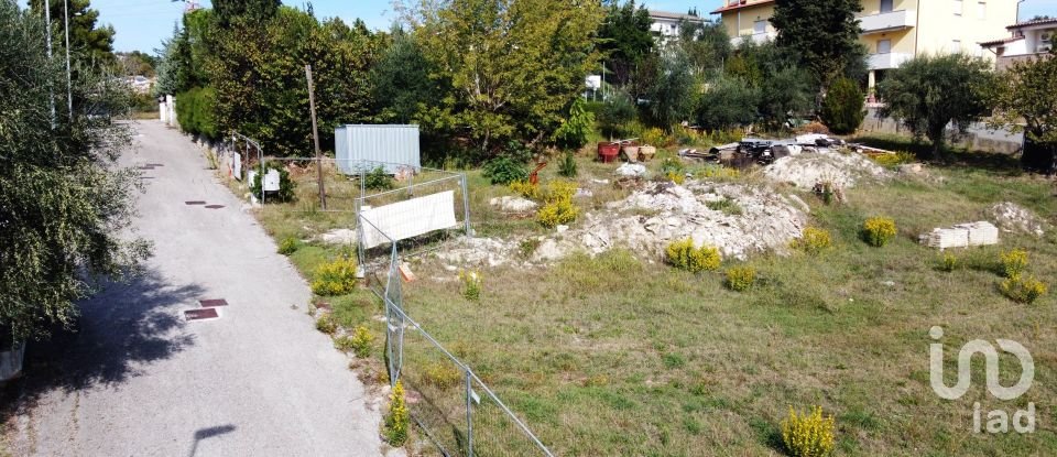 Land of 1,900 sq m in Osimo (60027)