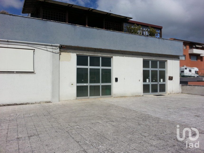 Negozio / locale commerciale di 130 m² in Ancona (60128)