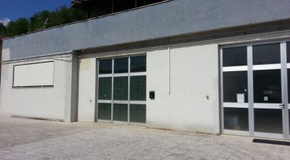 Negozio / locale commerciale di 130 m² in Ancona (60128)