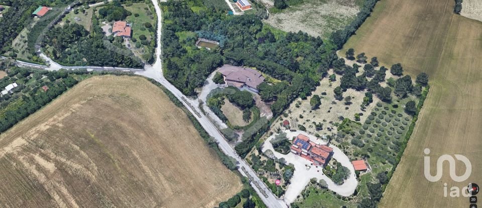 Casa 10 locali di 1.000 m² in Ancona (60125)