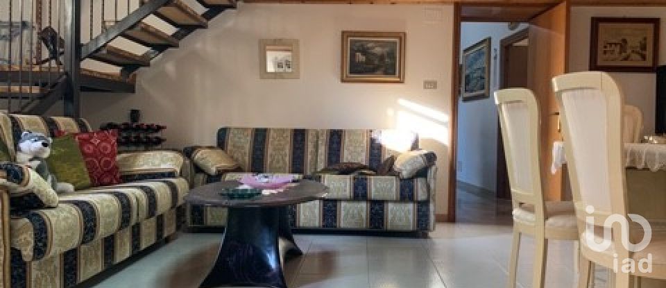 House 10 rooms of 200 m² in Morro d'Oro (64020)