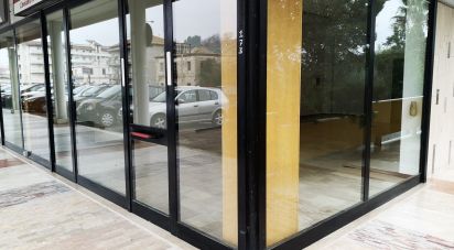 Negozio / locale commerciale di 70 m² in Bellante (64020)