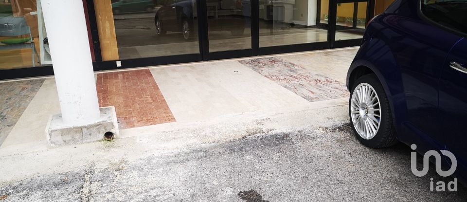 Negozio / locale commerciale di 70 m² in Bellante (64020)