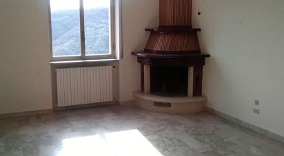 Apartment 7 rooms of 140 sq m in Carolei (87030)