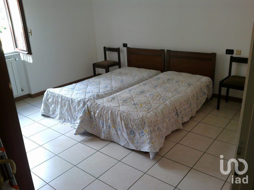 Three-room apartment of 75 m² in Carnate (20866)