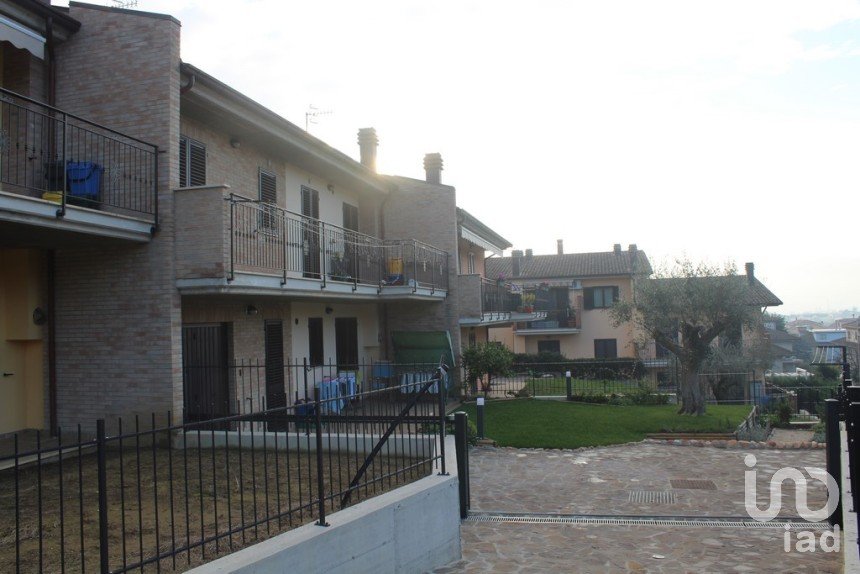 Appartamento 5 locali di 256 m² a Spinetoli (63078)