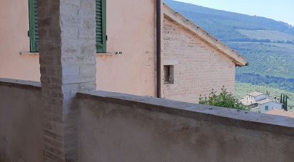 Casa indipendente 0 locali di 140 m² in Foligno (06034)