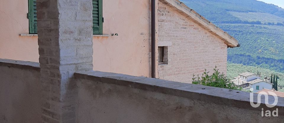 Town house 0 rooms of 140 m² in Foligno (06034)