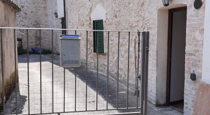 Casa indipendente 0 locali di 140 m² in Foligno (06034)