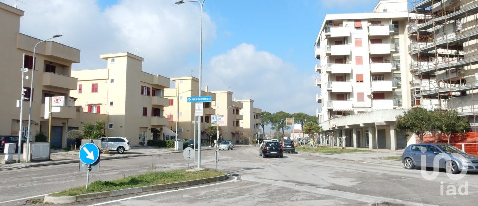 Negozio / locale commerciale di 55 m² in Fermo (63900)