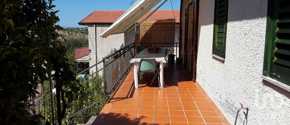 Casa 8 locali di 180 m² in Cleto (87030)