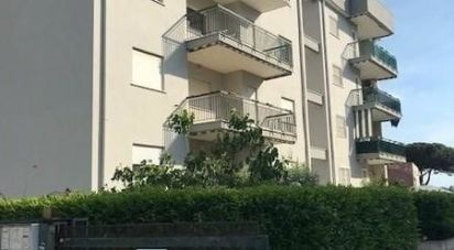 Apartment 6 rooms of 87 sq m in Terracina (04019)