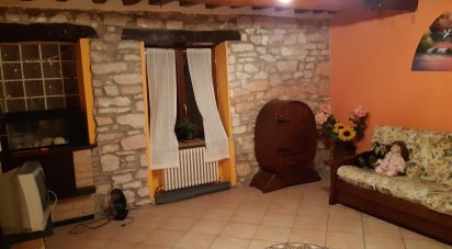 House 10 rooms of 240 m² in Cagli (61043)
