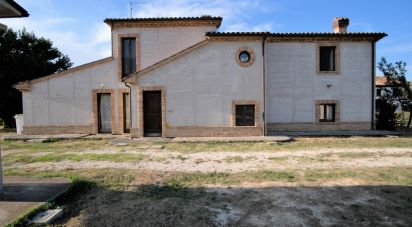 Town house 11 rooms of 318 m² in Monsano (60030)