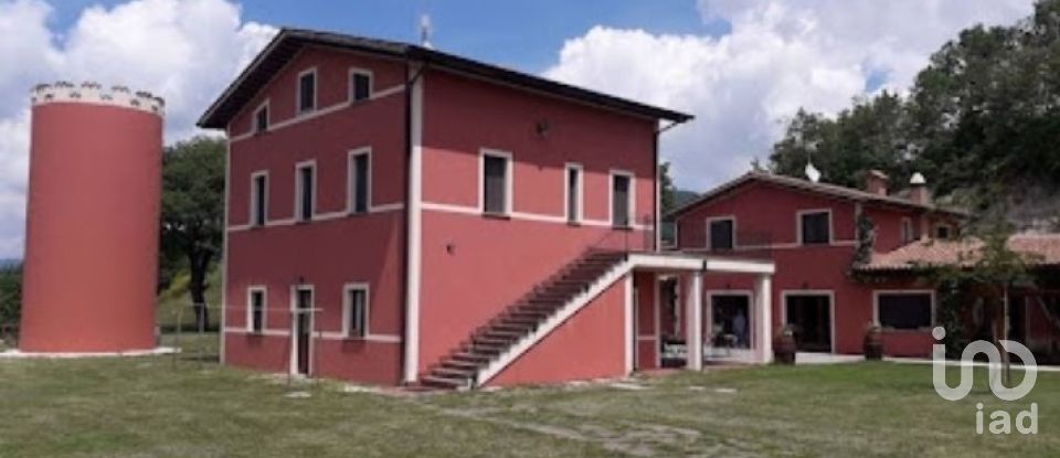 Hotel-ristorante di 750 m² in Fabriano (60044)