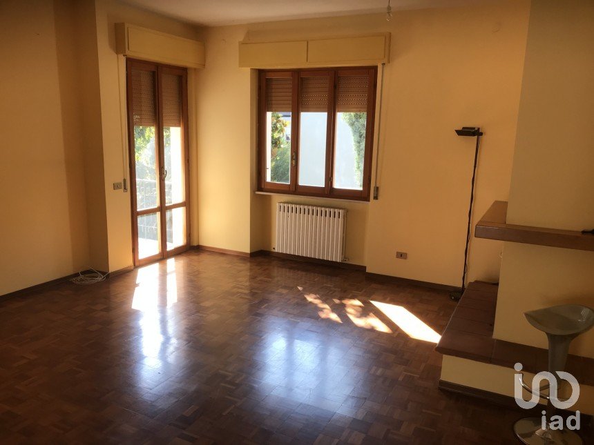 Apartment 6 rooms of 146 m² in Jesi (60035)