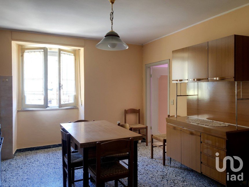 Casa 5 locali di 180 m² in Cagli (61043)
