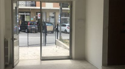 Negozio / locale commerciale di 60 m² in Fermo (63900)