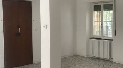 Negozio / locale commerciale di 60 m² in Fermo (63900)