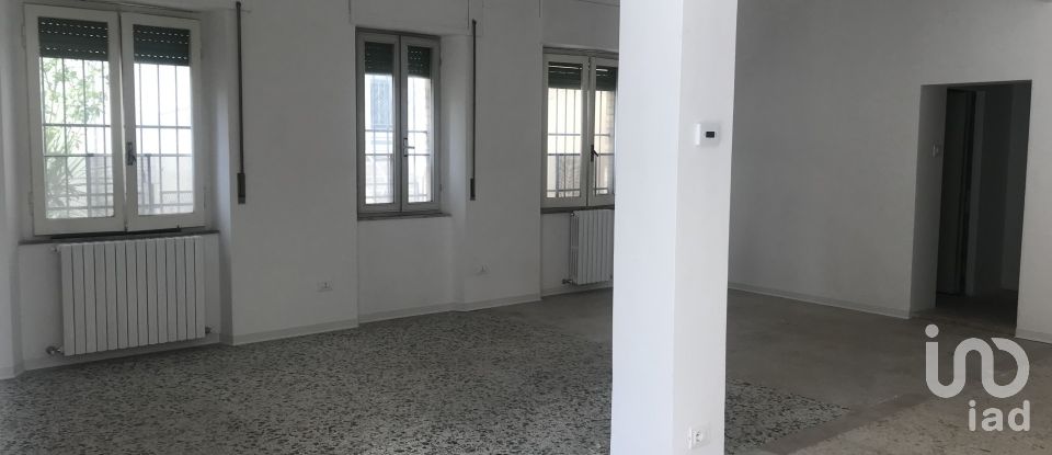 Shop / premises commercial of 60 sq m in Fermo (63900)