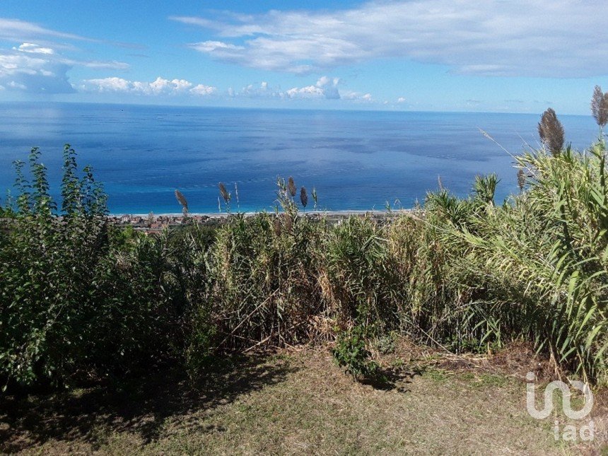 Terreno di 2.200 m² in - (87030)