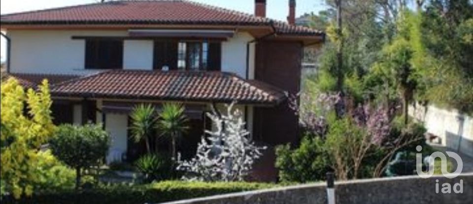 Townhouse 13 rooms of 345 m² in Notaresco (64024)