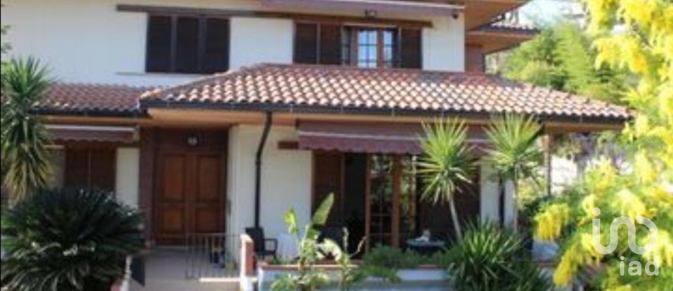 Townhouse 13 rooms of 345 m² in Notaresco (64024)