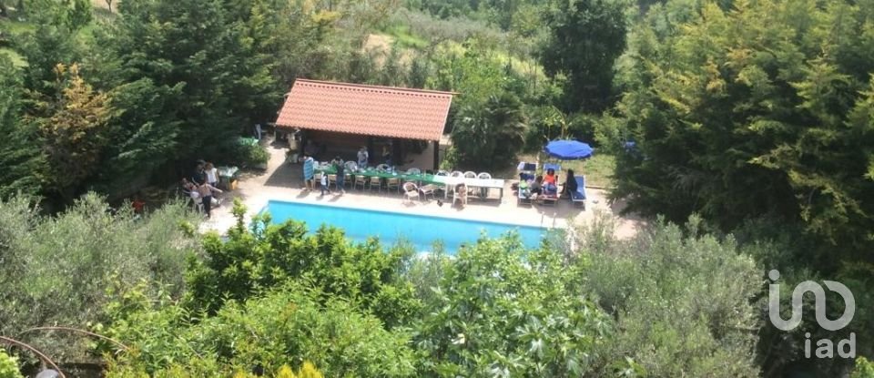 Townhouse 13 rooms of 345 m² in Notaresco (64024)