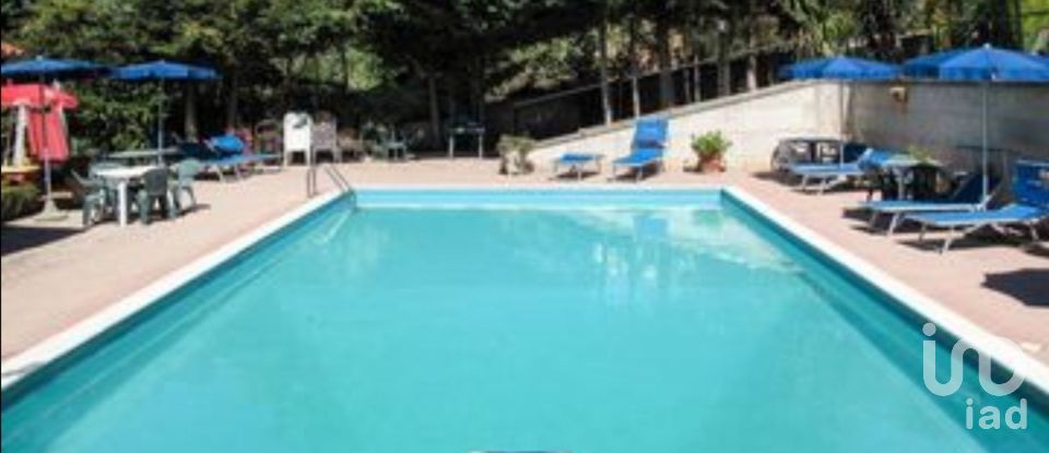 Townhouse 13 rooms of 345 m² in Notaresco (64024)