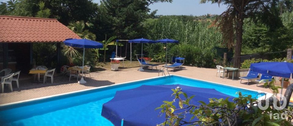 Townhouse 13 rooms of 345 m² in Notaresco (64024)