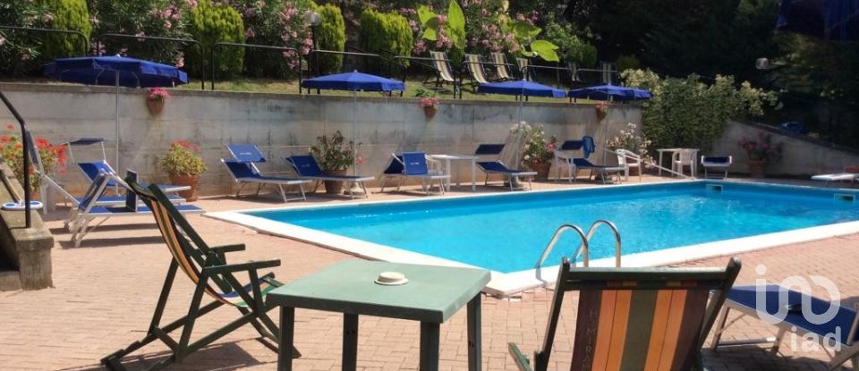 Townhouse 13 rooms of 345 m² in Notaresco (64024)