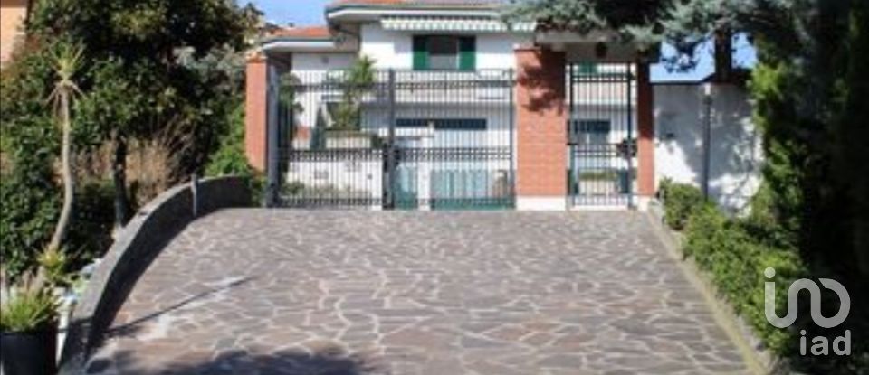 Casa indipendente 13 locali di 345 m² in Notaresco (64024)