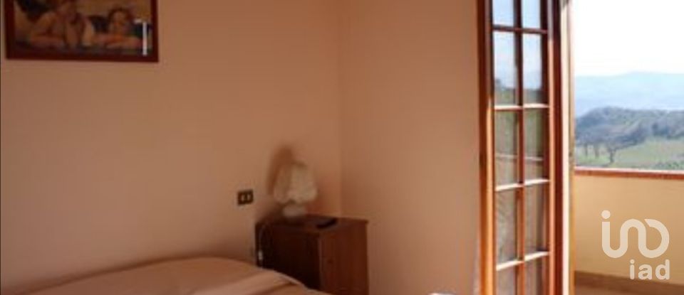 Townhouse 13 rooms of 345 m² in Notaresco (64024)